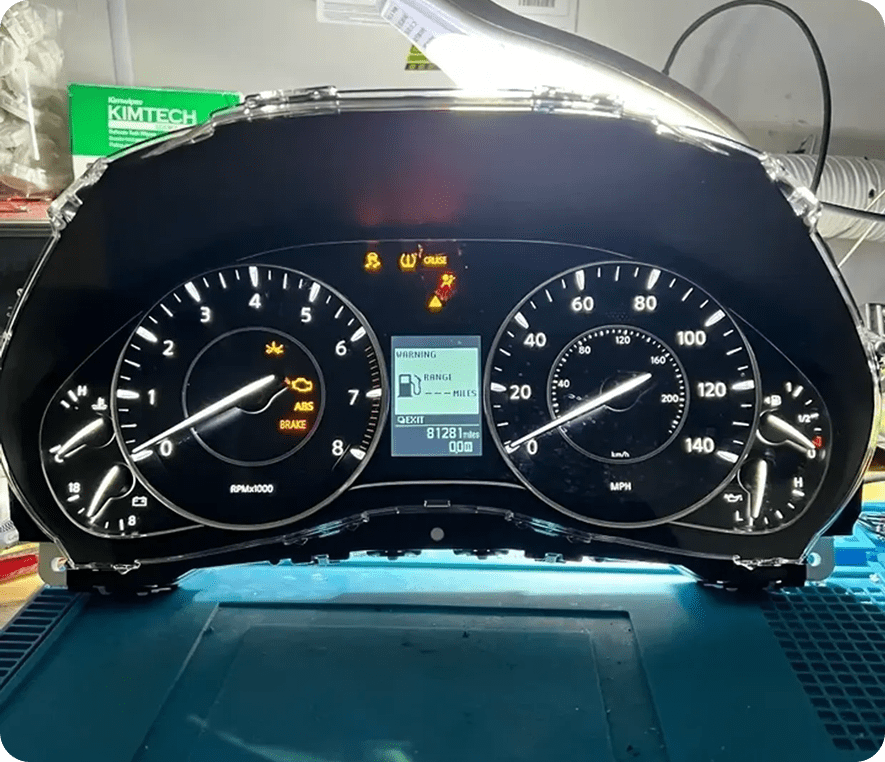 Vehicle speedometer and tachometer display